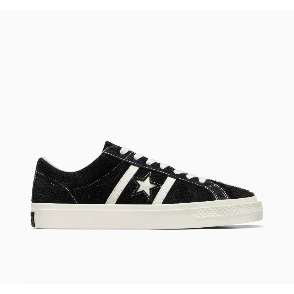 รองเท้า Converse One Star Black ดีไซน์คลาสสิก สีดำตัดขาว พร้อมโลโก้ดาวและแถบด้านข้าง