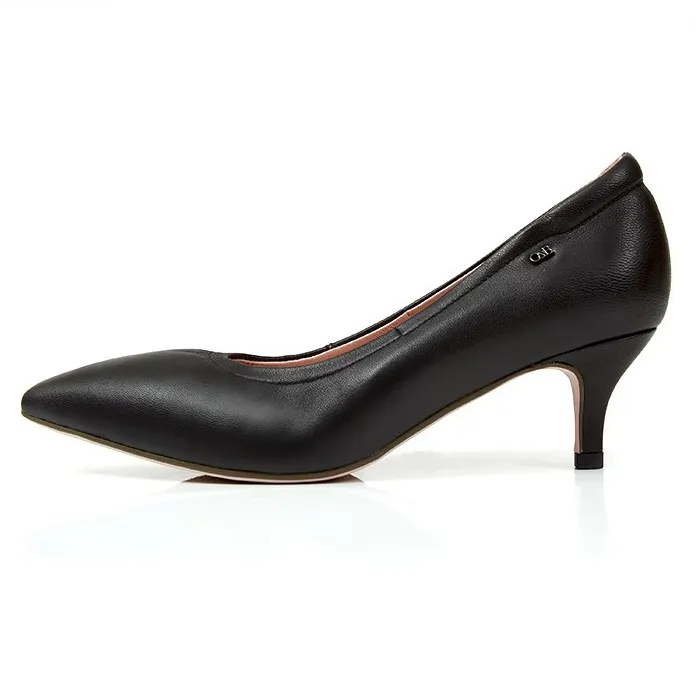 รูปภาพรองเท้า O&B Diana Heels สีดำ แบบหัวแหลม มีส้นสูงปานกลาง เหมาะสำหรับใส่ทำงานหรือออกงาน