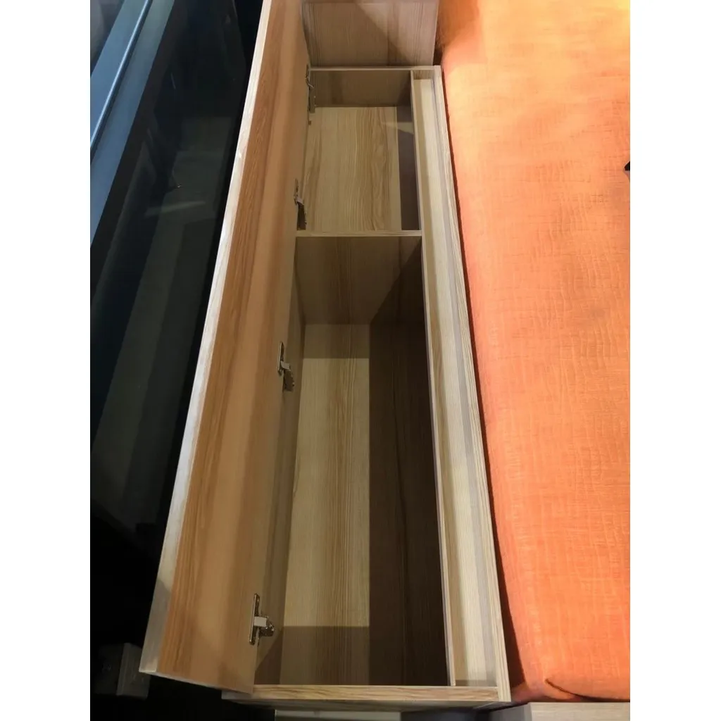 กล่องเก็บของหัวเตียงไม้ เปิดฝาได้ แบ่งช่องจัดระเบียบของใช้ neatly designed
