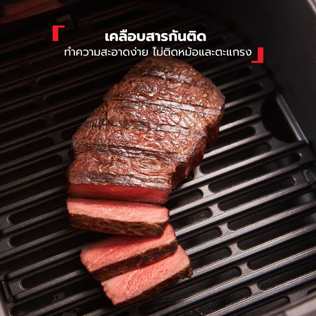 สเต็กสุกหั่นชิ้นวางบนตะแกรงเคลือบกันติดทำความสะอาดง่าย