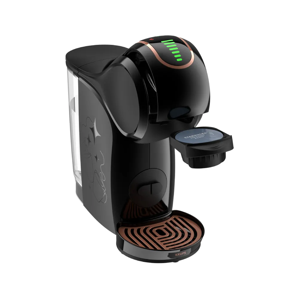เครื่อง NESCAFE DOLCE GUSTO GENIO S SHARE มุมเอียง ถาดแคปซูลเลื่อนออกพร้อมใช้งาน