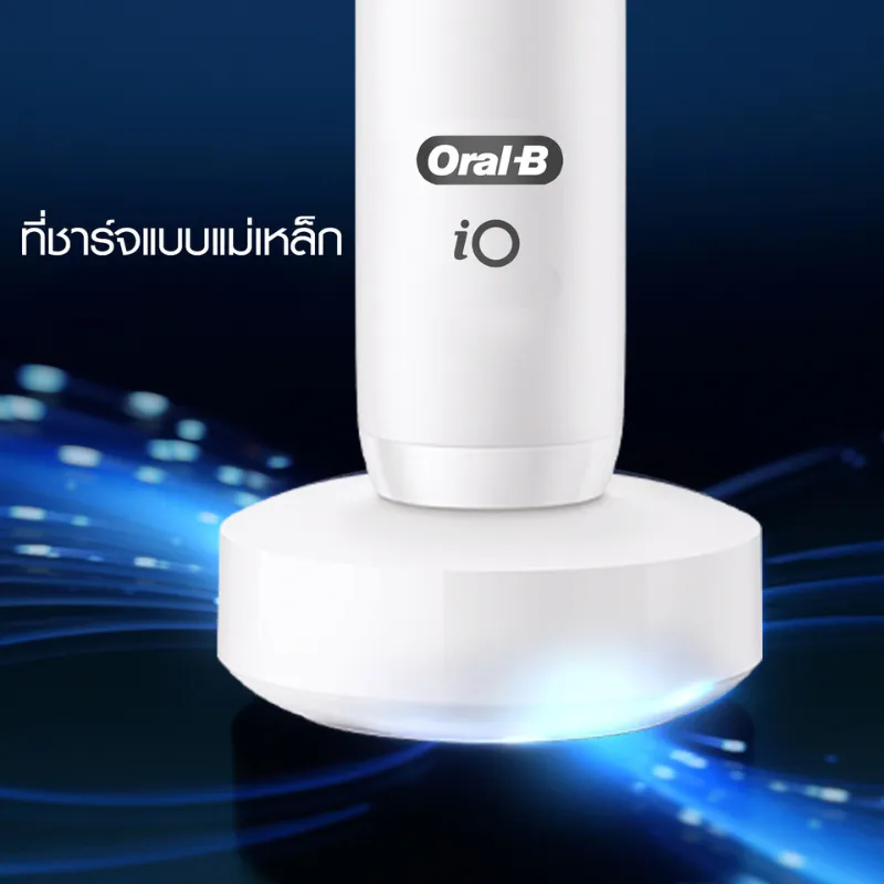 แท่นชาร์จแม่เหล็กทรงกลมเรืองแสงฟ้าอ่อน วางเข้าคู่กับตัวเครื่องสีขาว